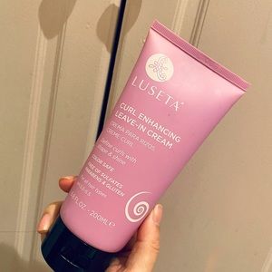 3/10$ - Curl leave in lotion